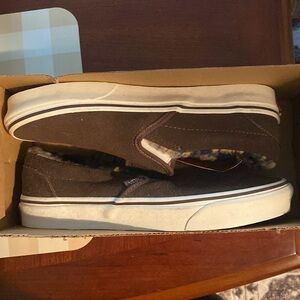 NEW IN BOX Vans Classic Slip On Sherpa Rain Drum Brown Marsh Men’s 7 Women 8.5